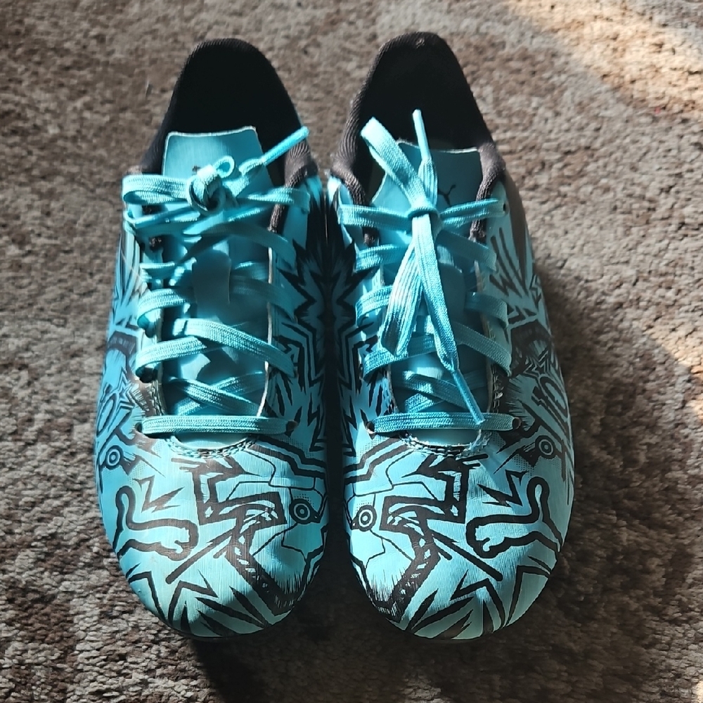 YOUTH Sz 5.5 Puma Sky Blue and Black Soccer Cleats